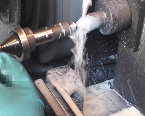 ワークブランクライブセンターの研削 - MWMECHPARTS